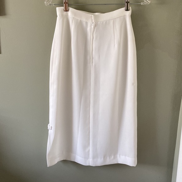 Beautiful white Chinese dress style pencil skirt waist 24” - Picture 2 of 5